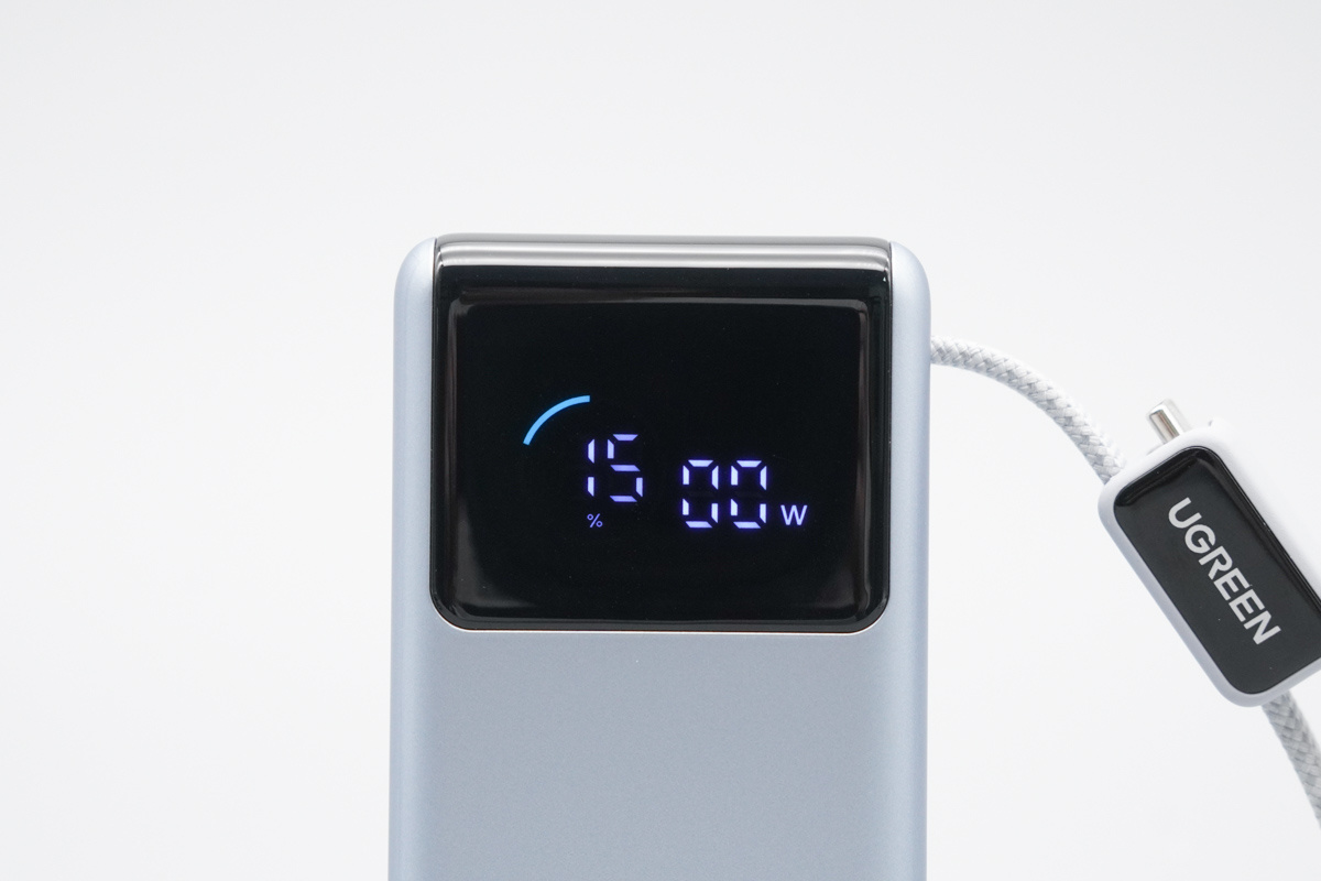 补齐小体积空缺,小体积高性能,绿联能量湃Pro 55W自带线快充移动电源评测