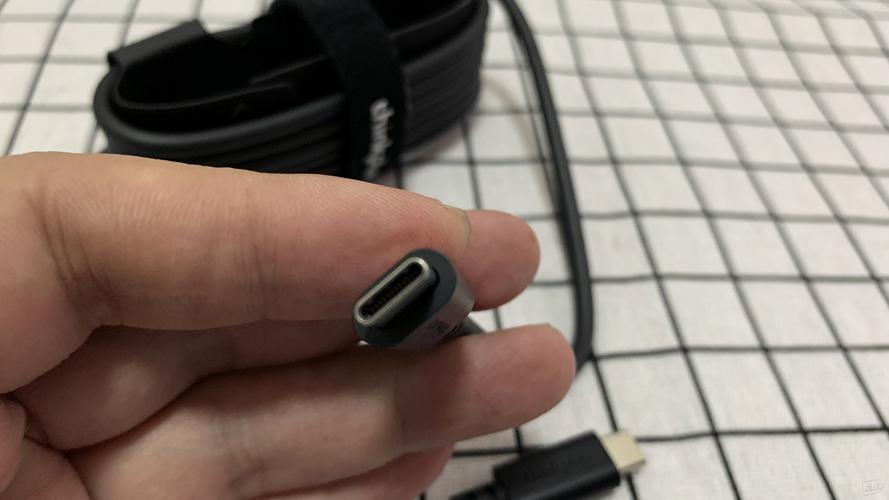 联想thinkplus口红电源,小巧便携,满分精致